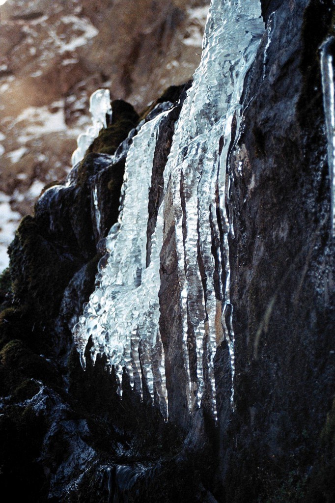 lód, który wieczorem znienacka wyrósł na podejsciu do schronu Mont Roig w Pirenejach