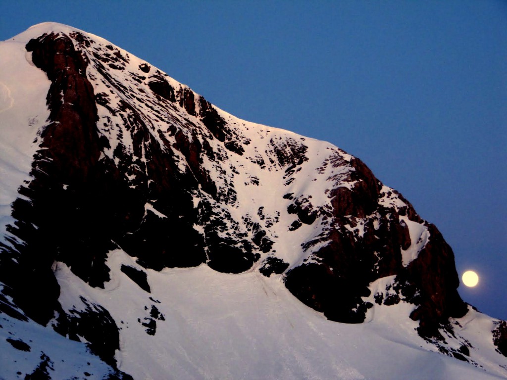 Wschód księżyca nad Monte Perdido